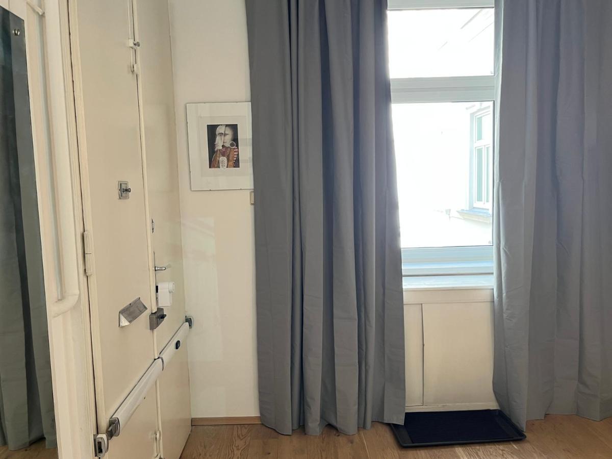 Апартаменти Stylish Apt Near Urania 1Br Відень Екстер'єр фото