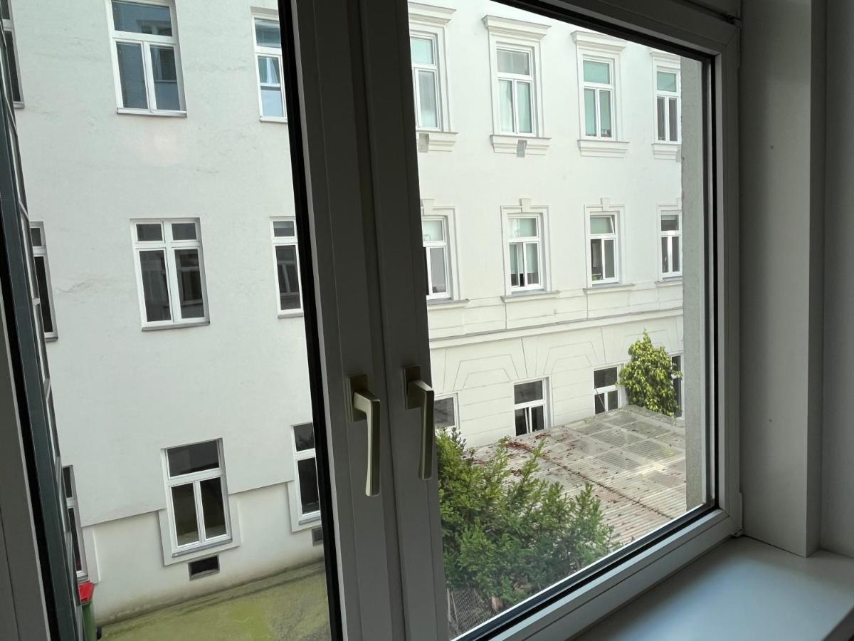 Апартаменти Stylish Apt Near Urania 1Br Відень Екстер'єр фото